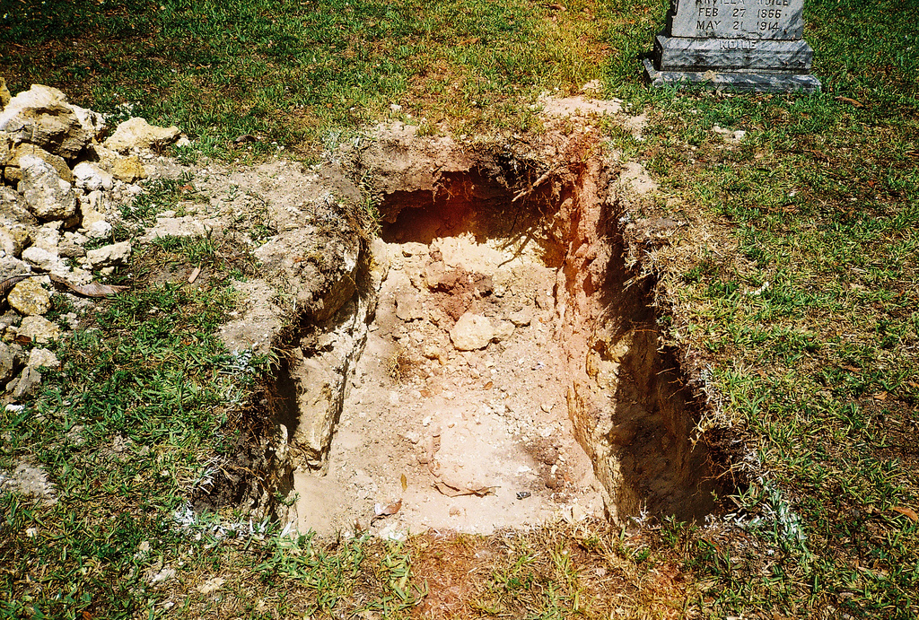 grave-by-delacerdakdk